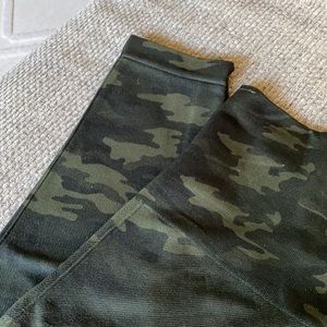 SPANX Look At Me Now Seamless Leggings - Women’s Size M